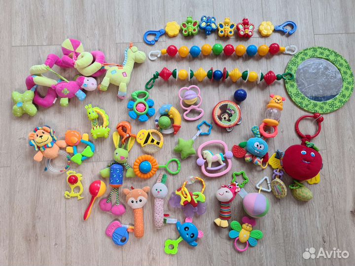 Развивающий коврик tiny love + пакет погремушек