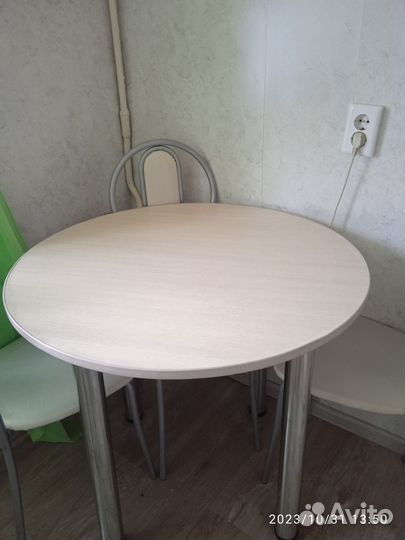 Кухонный стол