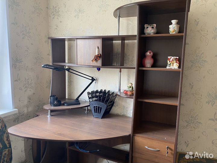 Компьютерный письменный стол