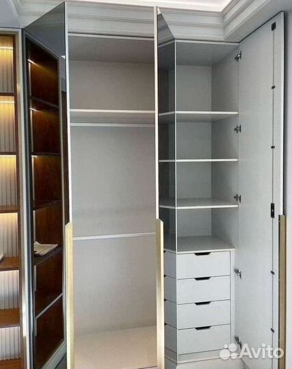 Шкаф встроенный распашной
