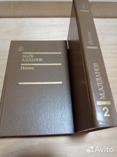 Книги старые в хорошем состоянии