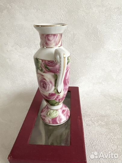 Фарфоровая вазочка