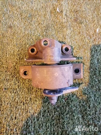 Опора двигателя (подушка двс) передняя правая 1121