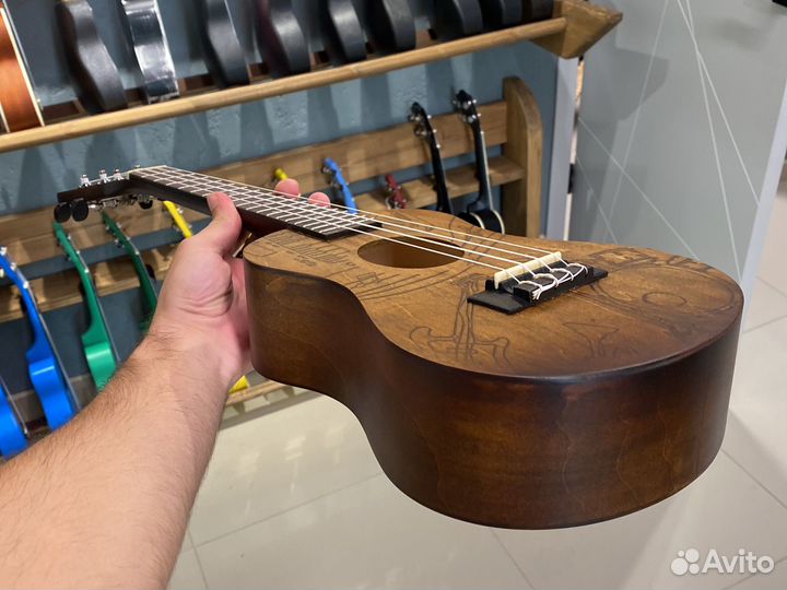 Shinobi D-23 Укулеле