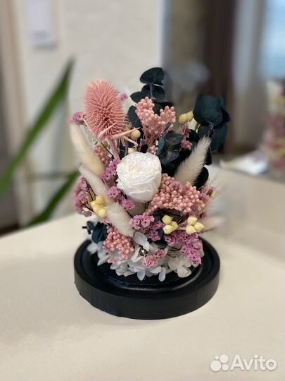 Композиция из сухоцветов клош