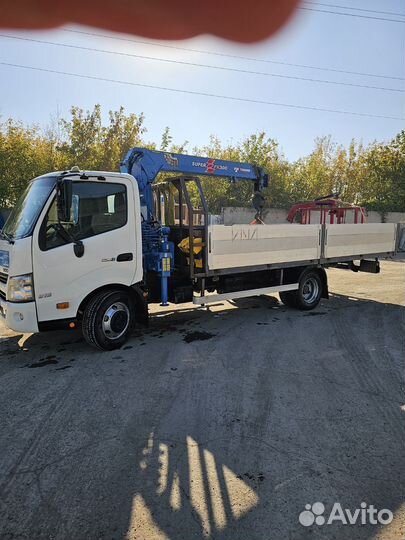 Hino 300 (Dutro) с КМУ, 2017