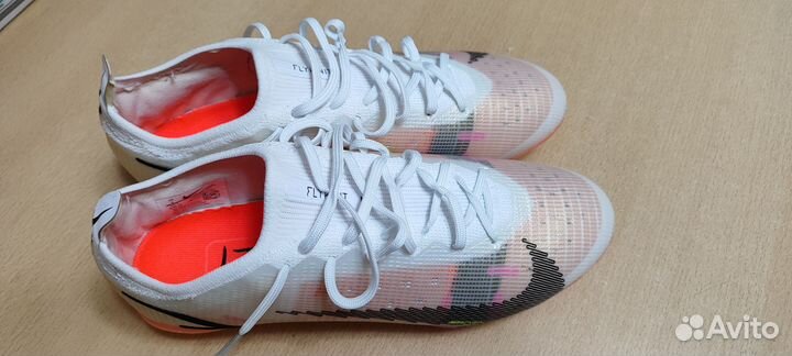 Футбольные бутсы nike
