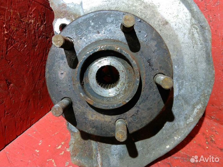 Кулак передний левый Митсубиси Аутлендер 1