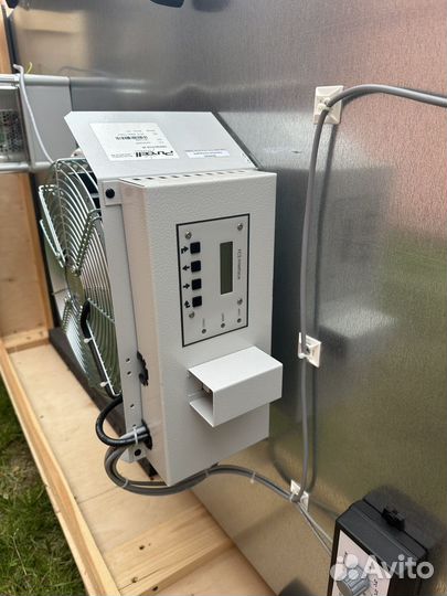 Дверь в серверную