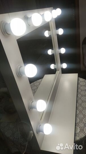 Гримерное зеркало с подсветкой