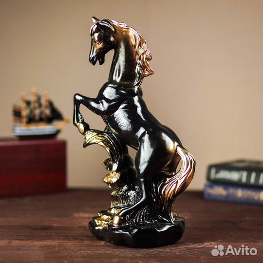 Сувениры для интерьера в ассортименте