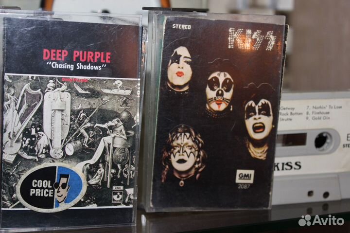 Аудиокассеты на фирменных лейблах