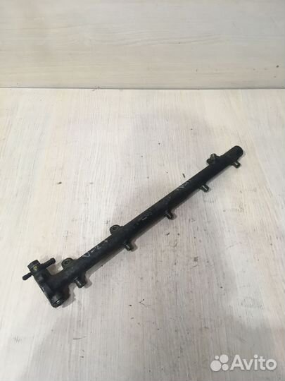 Рейка топливная рампа Мерседес W210 2.7 TDI