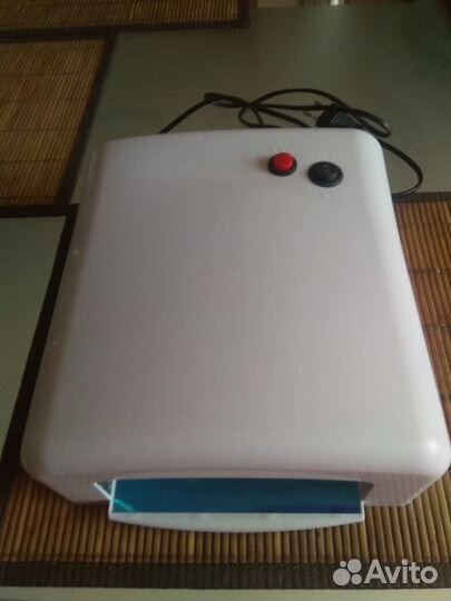 Ультрафиолетовая лампа для ногтей