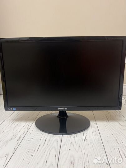 Монитор Samsung