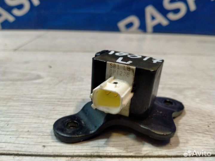 Датчик airbag левый Toyota Mark Ii GX100 1GFE