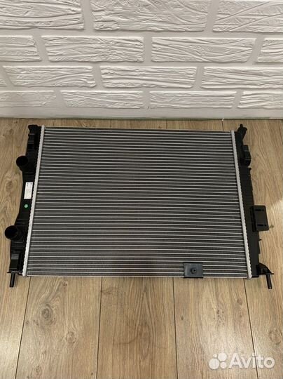 Радиатор охлождения на Ниссан Кашкай j10