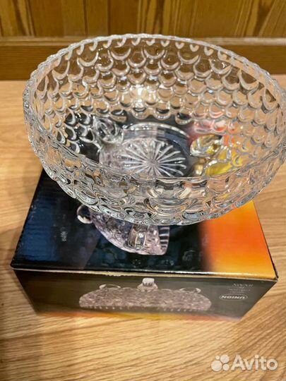 Салатник на ножках Union