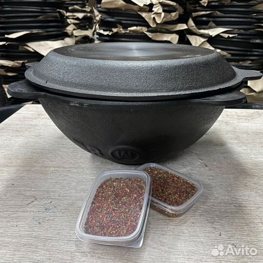 Казан чугунный с крышкой сковородой