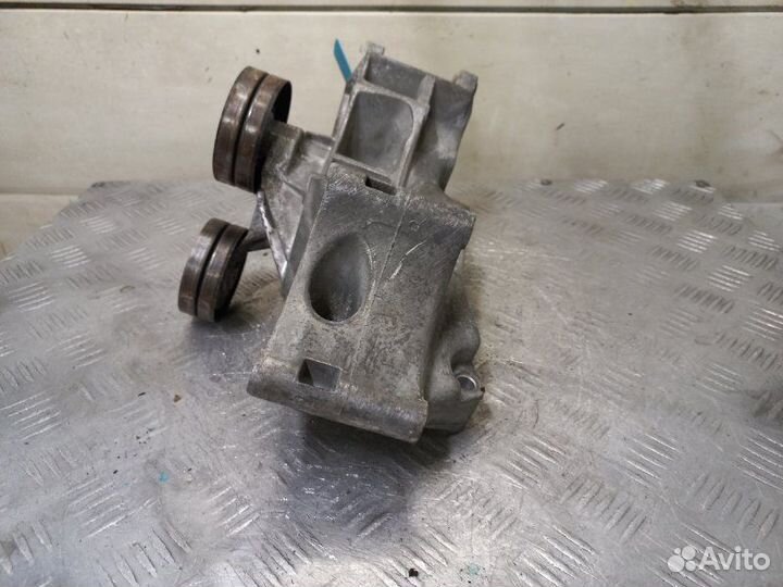 Кронштейн генератора Volkswagen Golf 4 1.6 16V ATN