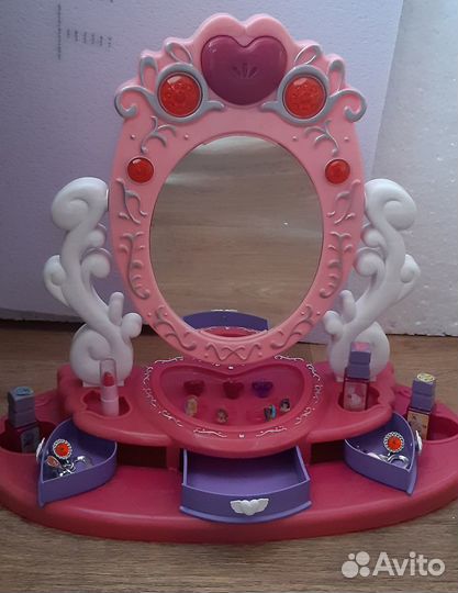 Детский туалетный столик