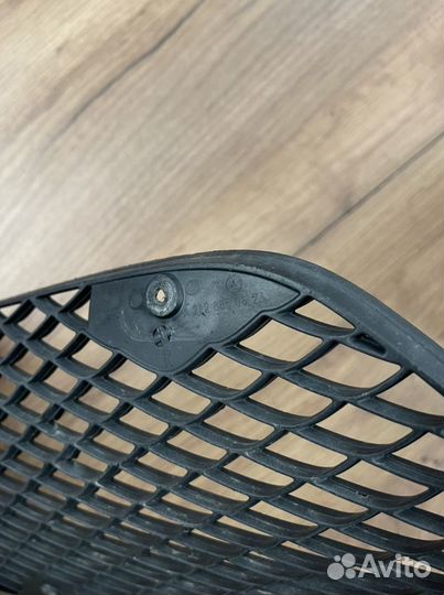 Решетка в бампер правая mercedes w212 оригинал