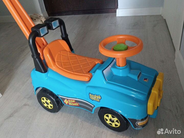 Детская машинка каталка со съёмной ручкой, пушкар