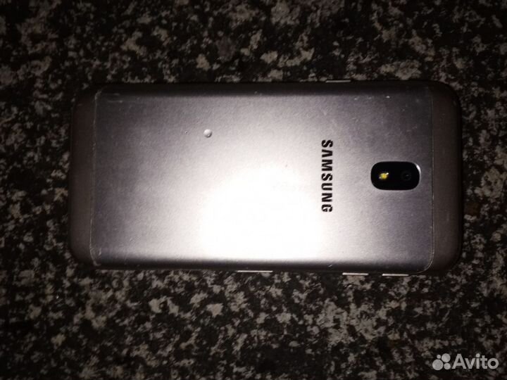 Телефон Samsung Galaxy J3