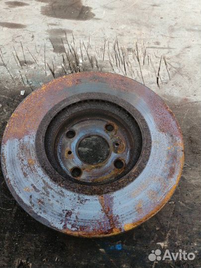 Тормозной диск передний Toyota Ractis SCP100 2SZ