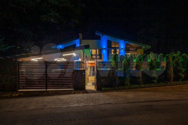 Коттедж 300 м² на участке 7 сот.