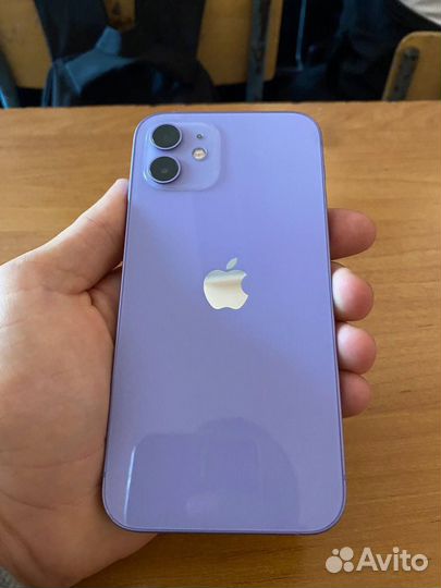 Телефон iPhone 12