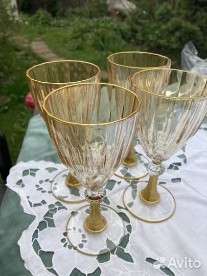 Цветные бокалы для вина