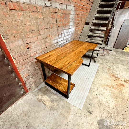 Компьютерный стол в стиле лофт