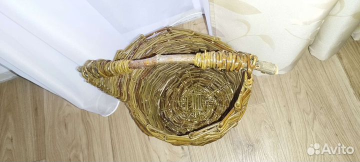 Корзина из лозы в винтажном стиле