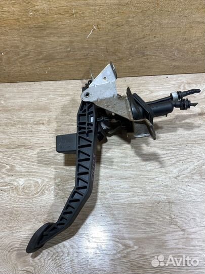 Педаль сцепления Ford Focus 2 301112