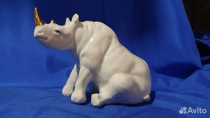 Белый носорог фарфор