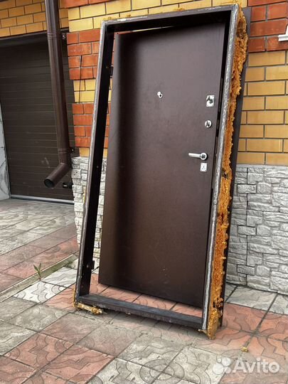 Дверь входная металлическая
