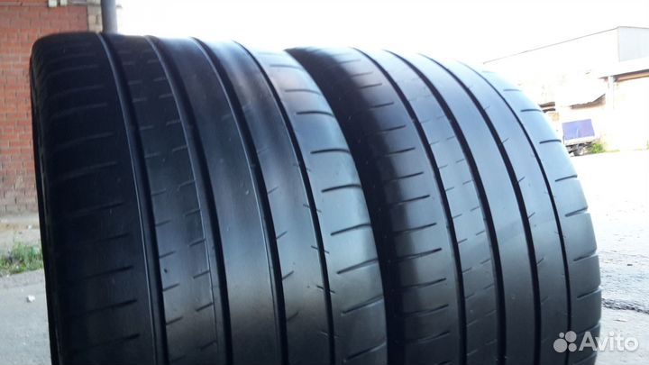 Michelin Pilot Super Sport 295/30 R22
