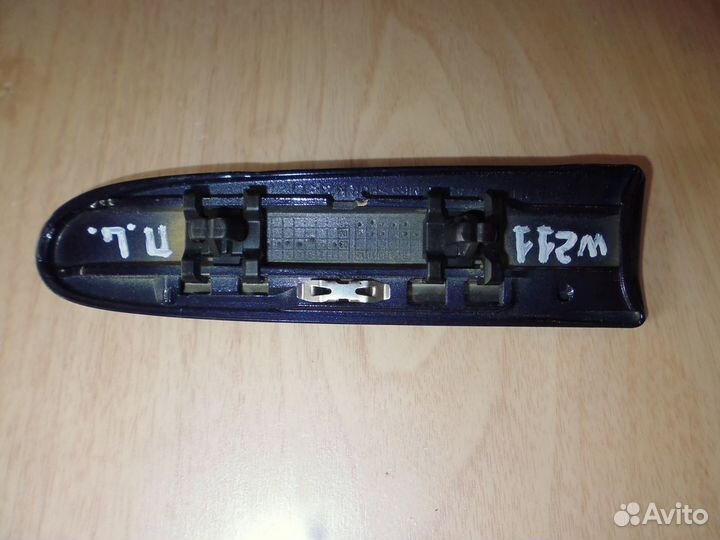 Накладка переднего левого крыла Mercedes W211