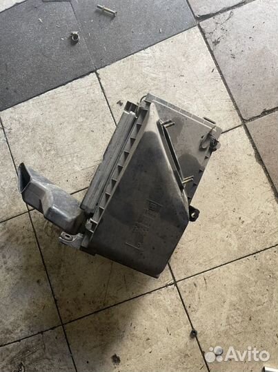 Корпус воздушного фильтра mitsubishi carisma