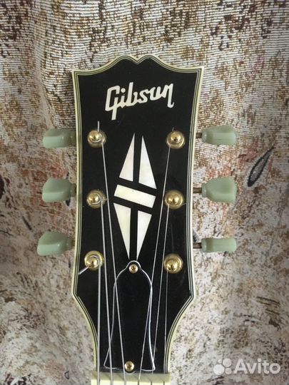 Полуакустическая гитара