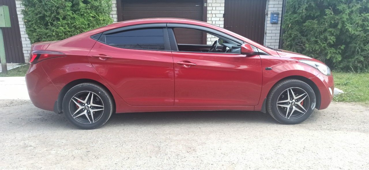 Hyundai Elantra: фото владельца