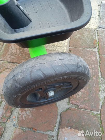 Детский велосипед трех колесный