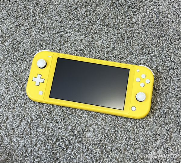 Nintendo Switch Lite Yellow (Состояние Новой)