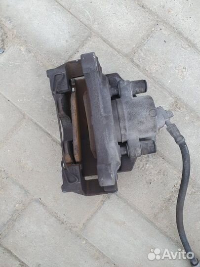 Суппорт передний правый Volkswagen Passat Cc 2.0