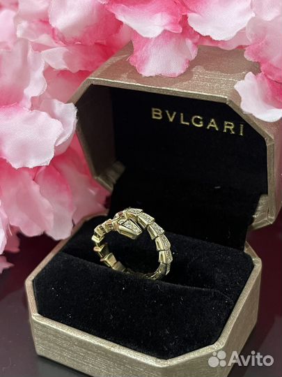 Золотое кольцо Bvlgari