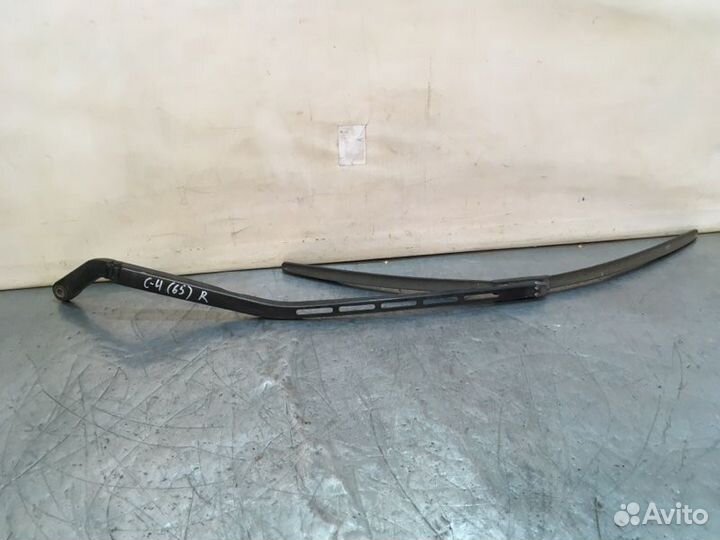 Поводок дворника стеклоочистителя передний левый