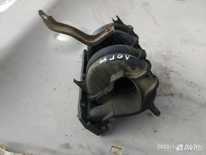 Коллектор впускной Renault Logan 1.6