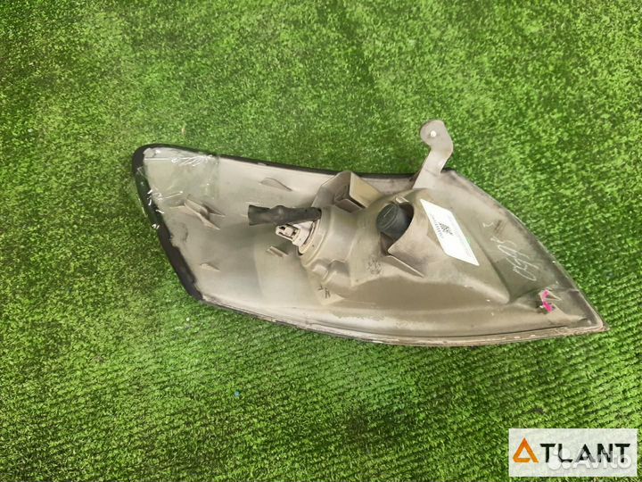 Габарит передний левый toyota mark II qualis