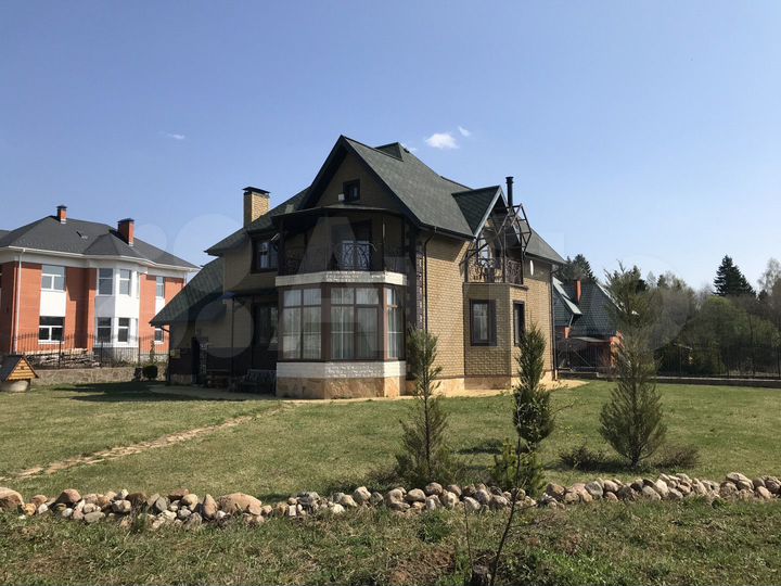 Коттедж 254 м² на участке 72,7 сот.